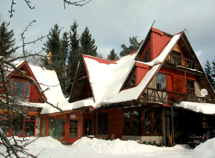 Pašrocīgi būvēta ģimenes māja Valgundē