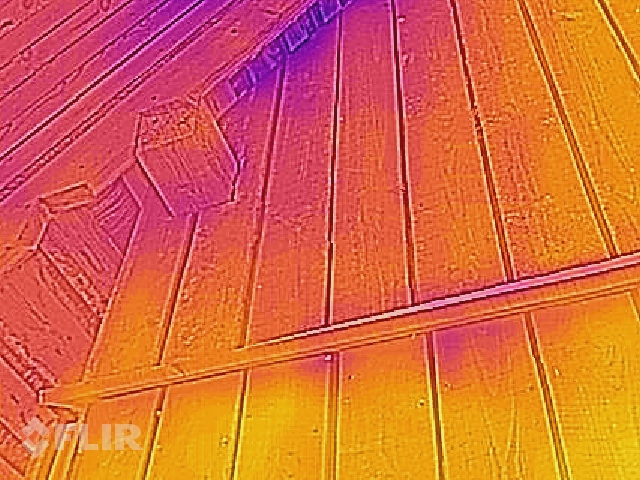 Pašrocīgi siltinātā māja - termofotogrāfijas