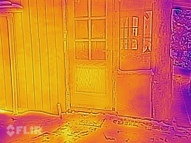 Pašrocīgi siltinātā māja - termofotogrāfijas