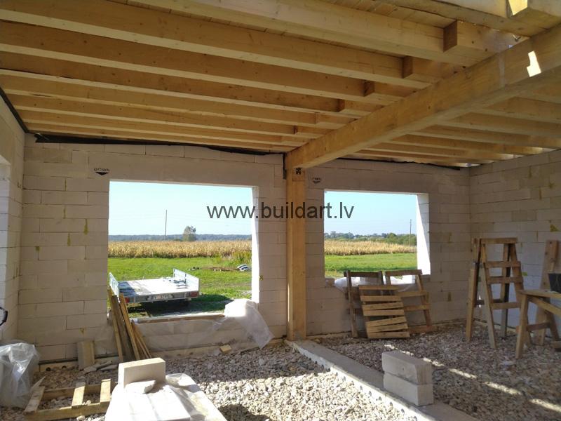 Gāzbetona sienu pašrocīga būvēšanaDzīvojamās mājas būvēšana pašu spēkiem - pārsegums virs dzīvojamās istabas