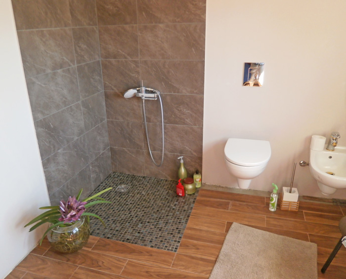 Ģimenes mājas projekts - realizētā ēka, interjera skati