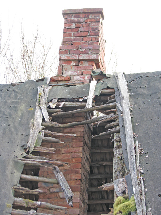 Līki mūrēts skurstenis uguns āderu krustpunktā