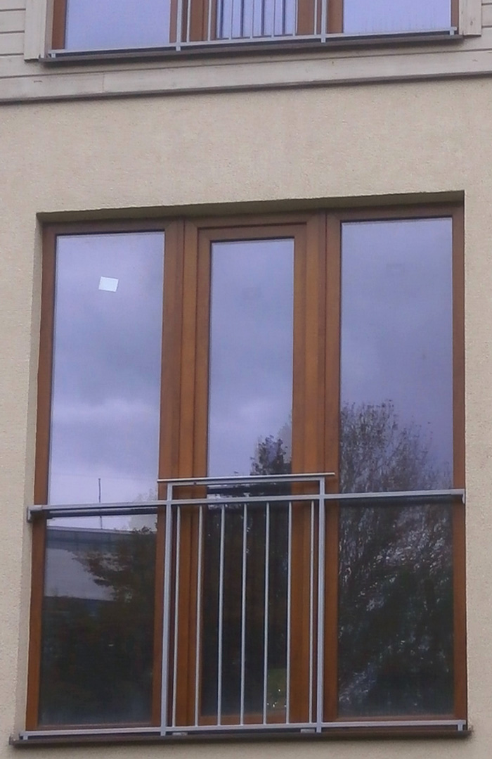 Mājas projekts - dzīvojamā māja ar trim dzīvokļiem, uzbūvētās ēkas bildes