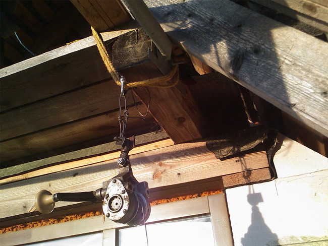 Vēja ģeneratora masta celšanas process