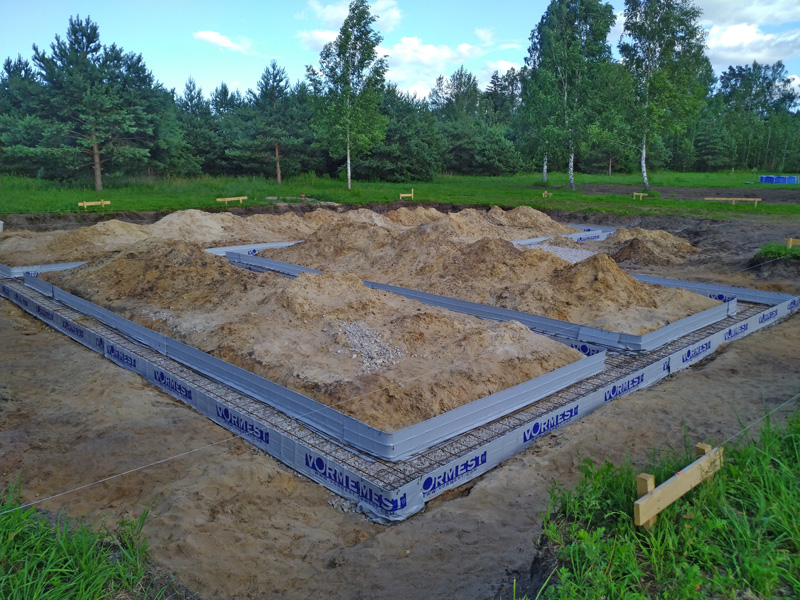 Mājas būvniecība pašu spēkiem, pamatu pēdas veidņi