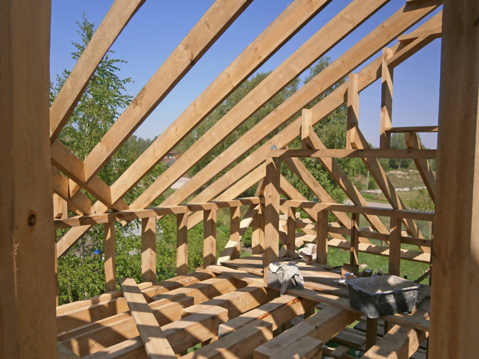 Koka statņu, koka karkasa mājas projekts, būvniecības procesa bildes