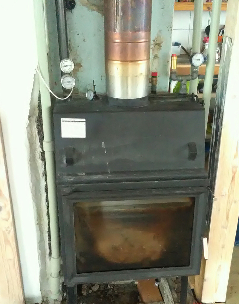 Pašrocīgi būvēta māja pēc projekta "Ansis" - būvniecības process, apkures ievilkšana paša spēkiem.