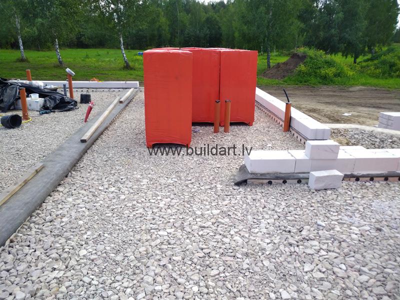 Dzīvojamās mājas būvēšana pašu spēkiem - gāzbetona bloku sienas pirmā rinda