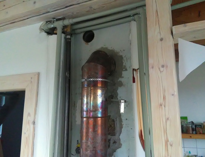 Pašrocīgi būvēta māja pēc projekta "Ansis" - būvniecības process, apkures ievilkšana paša spēkiem.