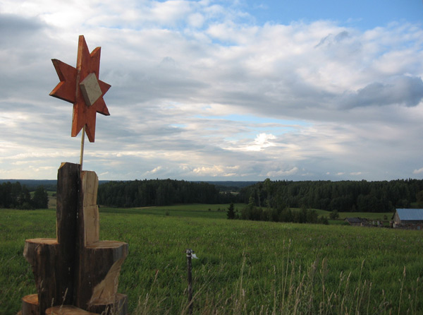 austrumu - rietumu zīme, skatu tornis-krēsls