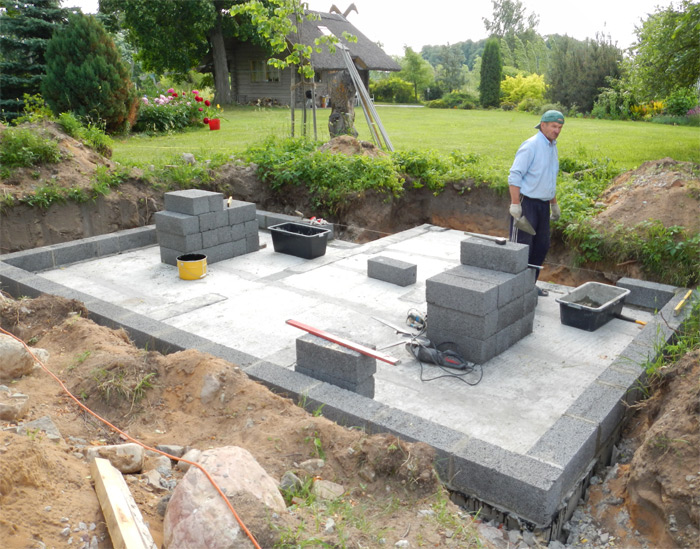 Pagraba projekts - būvniecības process, pirmās sienu mūra rindas