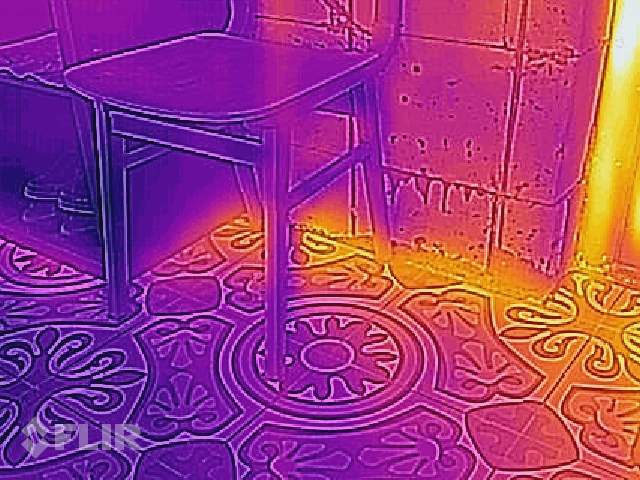 Pašrocīgi siltinātā māja - termofotogrāfijas