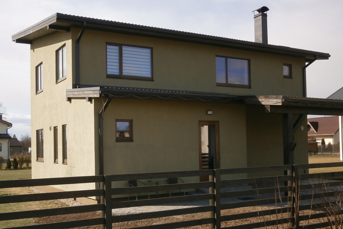 Dzīvojamās mājas projekts "Līga", uzbūvētā māja, fasāžu bildes