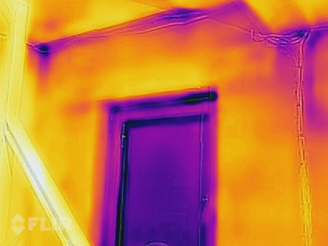 Pašrocīgi siltinātā māja - termofotogrāfijas