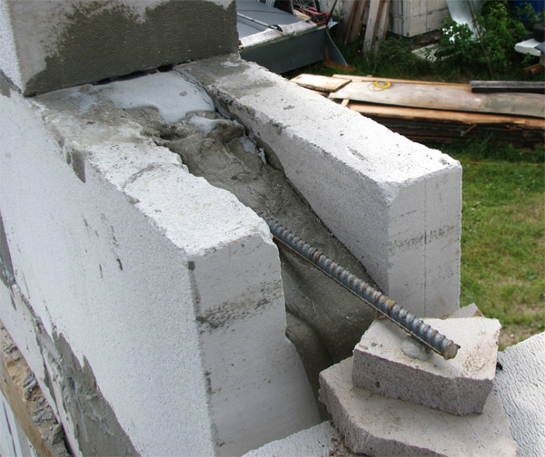 Saimniecības ēkas ekonomiska būvniecība, mūrēšana ailu pārsedžu izveide