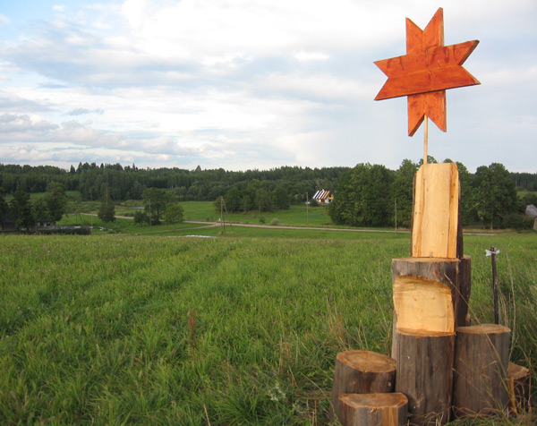 austrumu - rietumu zīme, skatu tornis-krēsls