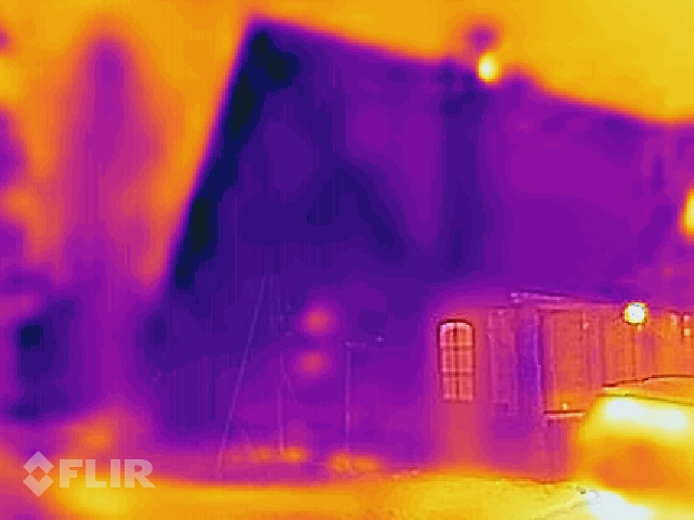 Pašrocīgi siltinātā māja - termofotogrāfijas