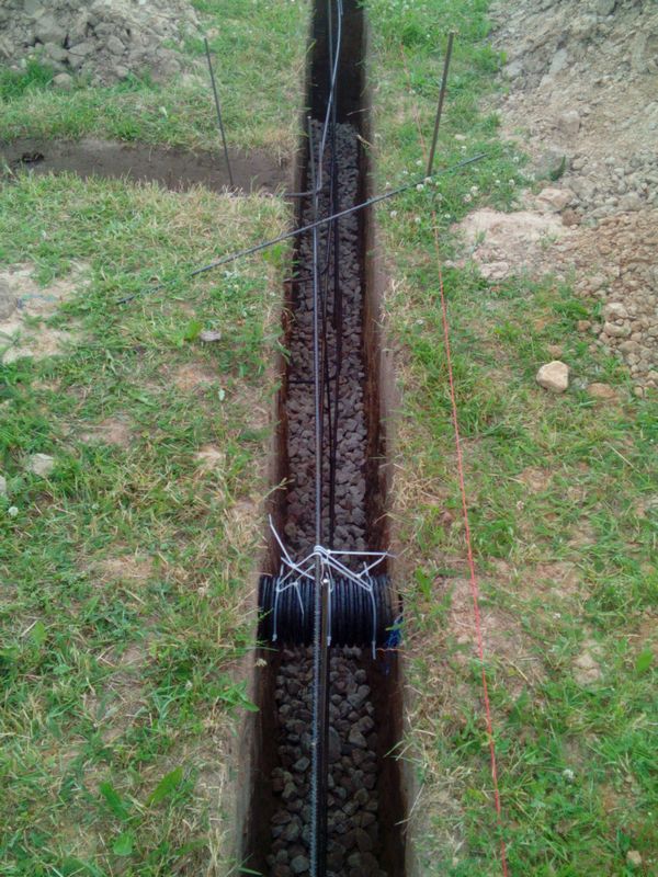 Pamatu būvēšana izmantojot zemes veidni - stiegru nostiprināšana