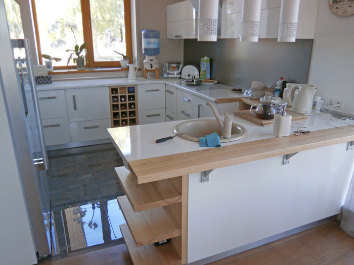 Ģimenes mājas projekts - realizētā ēka, interjera skati