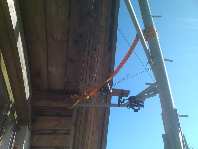 Vēja ģeneratora masta celšanas process