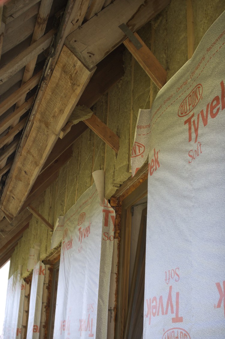 Mājas projekts "Ansis", projekta realizācijas process - fasāžu apdare, siltināšana pašu spēkiem