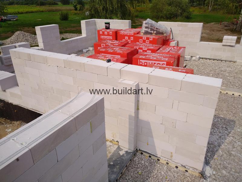 Dzīvojamās mājas būvēšana pašu spēkiem - mūra sienas un armatūra