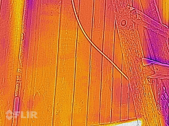 Pašrocīgi siltinātā māja - termofotogrāfijas