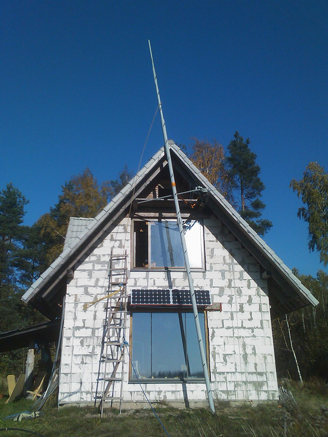 Vēja ģeneratora masta celšanas process