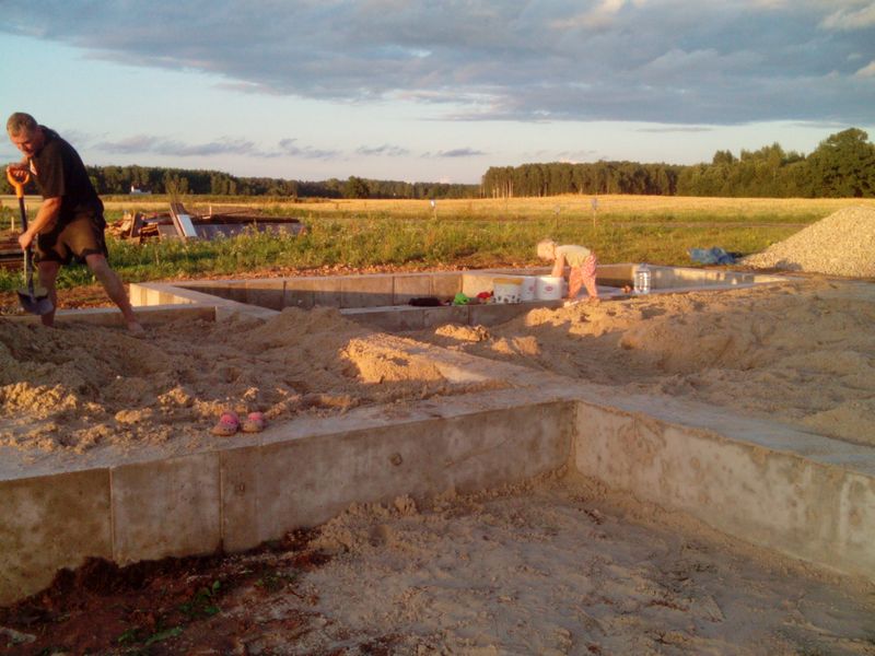 Pamatu būvēšana izmantojot zemes veidni - darba process
