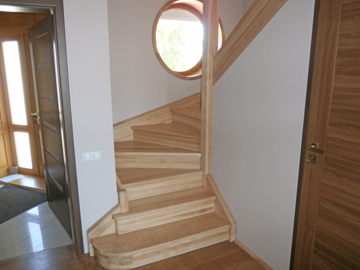 Ģimenes mājas projekts - realizētā ēka, interjera skati