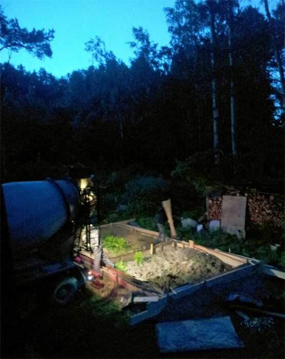 Ekonomiskas un lētas saimniecības ēkas būvniecība, pamatu liešana