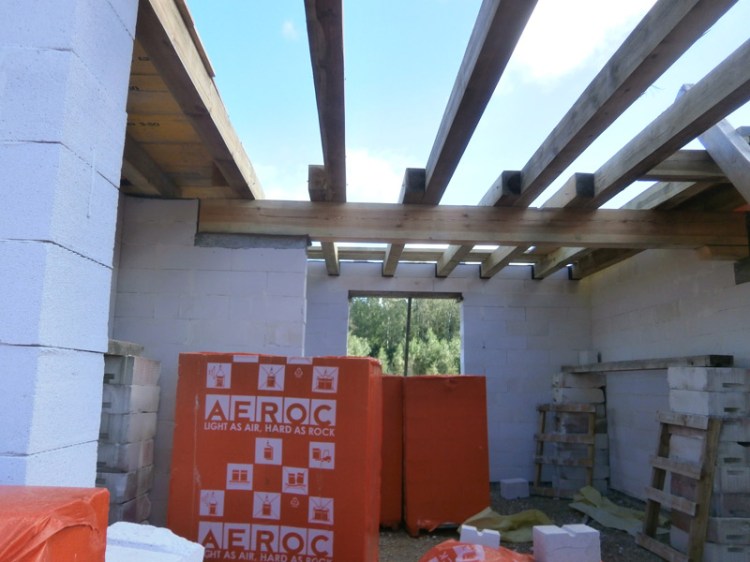 Pirms gada, atvērtajās durvīs izstrādājām pirmo projekta skici, šogad, 5 septembrī ēkai jau ir pārsegums