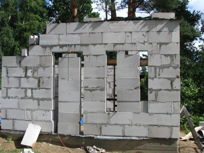 Saimniecības ēkas ekonomiska būvniecība, mūrēšana ailu pārsedžu izveide