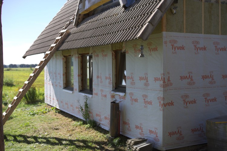 Mājas projekts "Ansis", projekta realizācijas process - fasāžu apdare, siltināšana pašu spēkiem