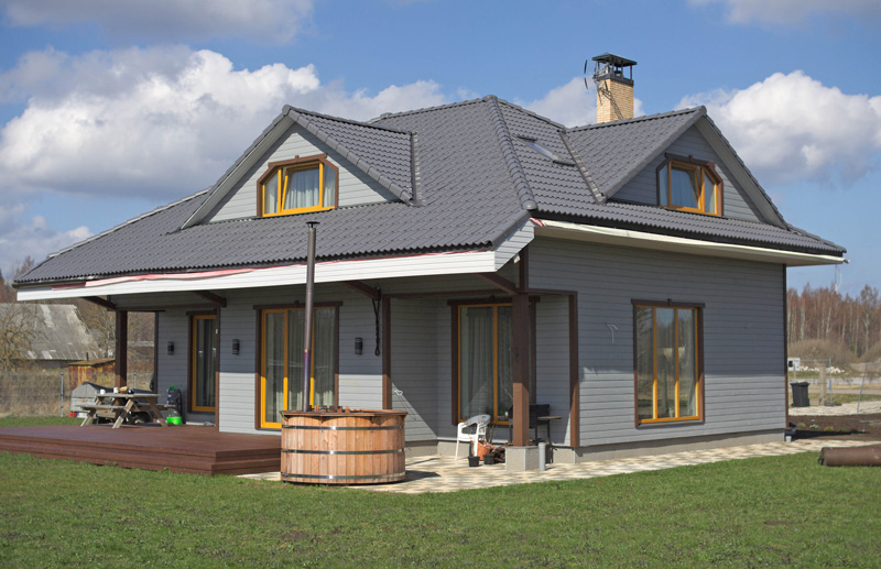 Dzīvojamās mājas projekts "Mārtiņš", uzbūvētās mājas fasāžu bildes