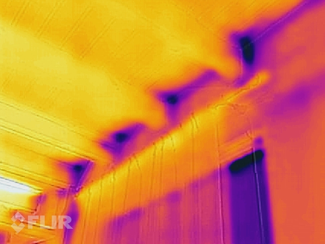 Pašrocīgi siltinātā māja - termofotogrāfijas