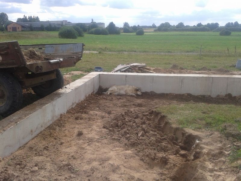 Pamatu būvēšana izmantojot zemes veidni - velēnas norakšana