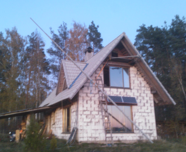 Vēja ģeneratora masta celšanas process