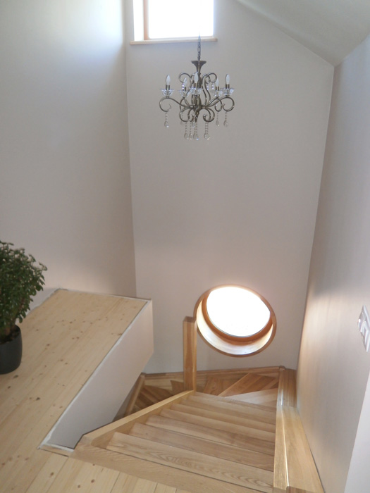 Ģimenes mājas projekts - realizētā ēka, interjera skati