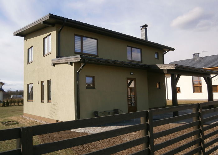 Dzīvojamās mājas projekts "Līga", uzbūvētā māja, fasāžu bildes