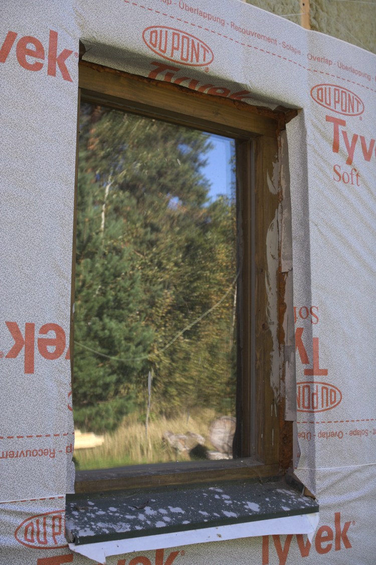 Mājas projekts "Ansis", projekta realizācijas process - fasāžu apdare, siltināšana pašu spēkiem