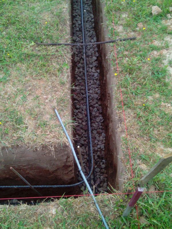 Pamatu būvēšana izmantojot zemes veidni - šķembu bērums