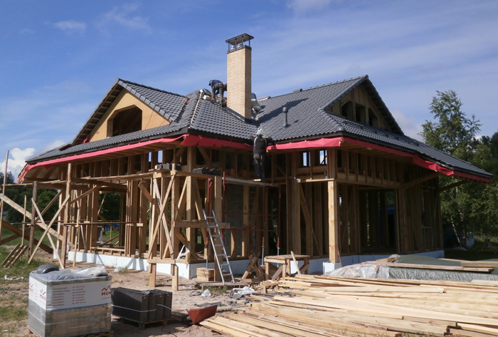 Koka statņu, koka karkasa mājas projekts, būvniecības procesa bildes