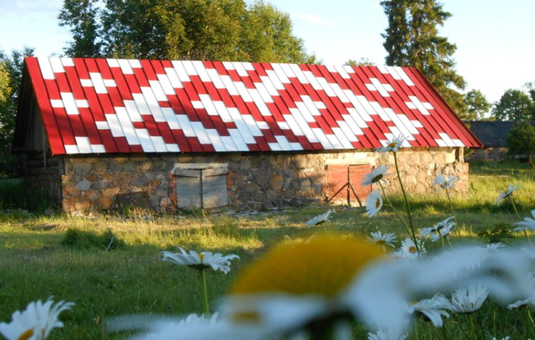 Jumts ar Latvju rakstiem