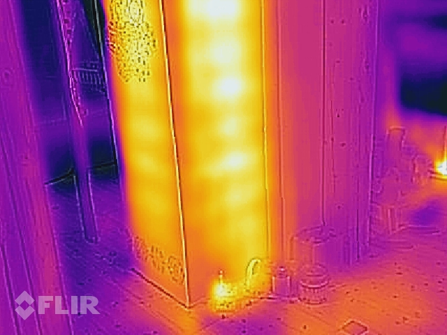 Pašrocīgi siltinātā māja - termofotogrāfijas