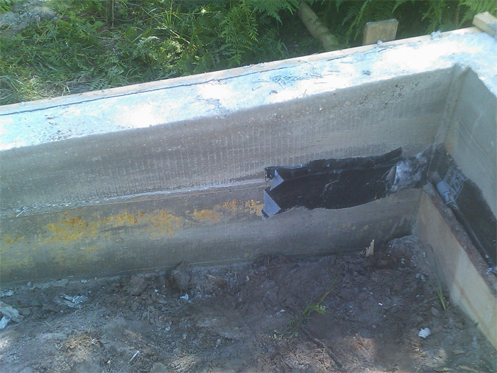 Ekonomiskas saimniecības ēkas būvniecība - pamatu veidņu noņemšana