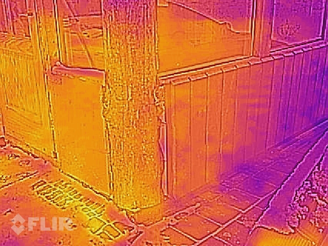 Pašrocīgi siltinātā māja - termofotogrāfijas