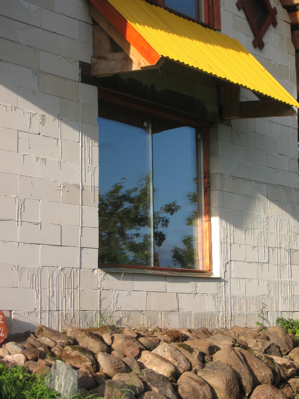 jumtiņš - marķīze telpu pasargāšanai no saules vasarā