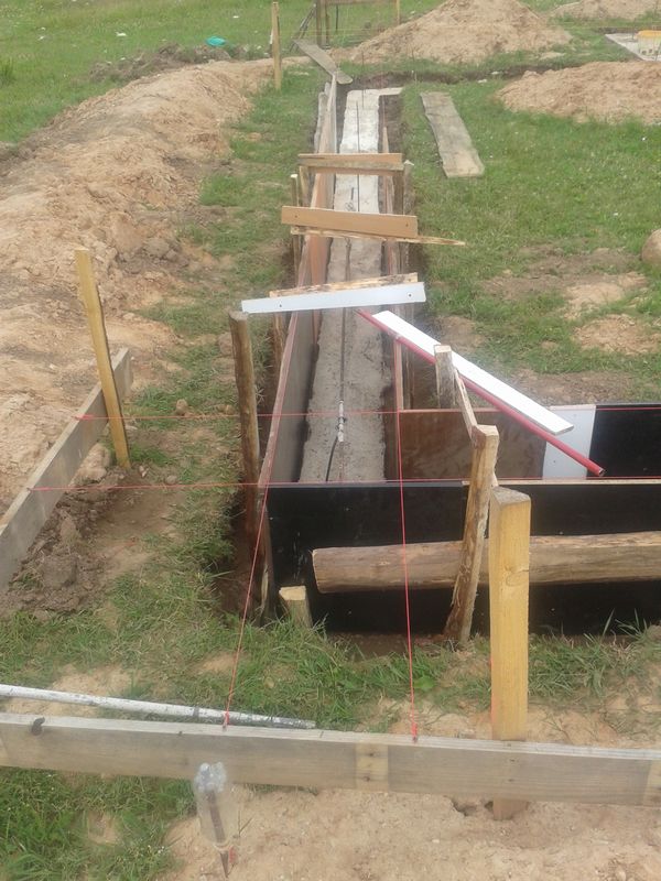 Pamatu būvēšana izmantojot zemes veidni - pamatu virszemes daļa - veidņi