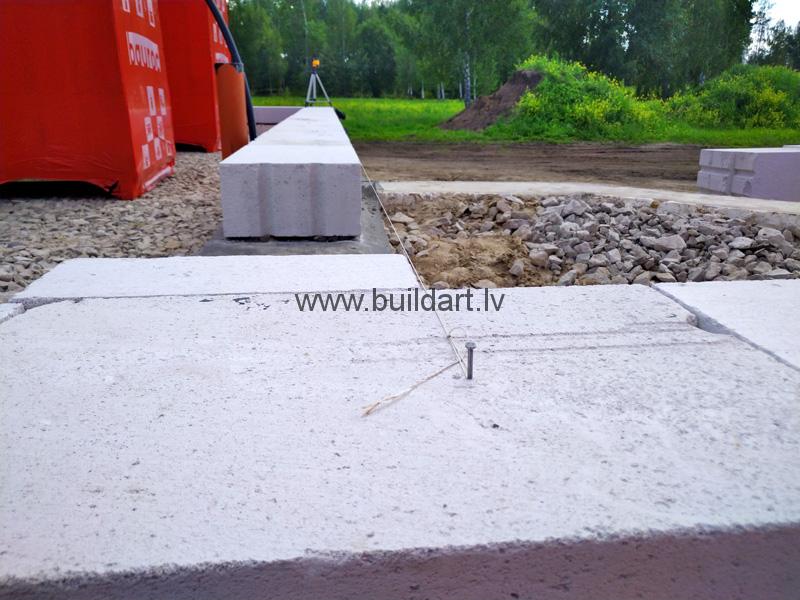 Dzīvojamās mājas būvēšana pašu spēkiem - gāzbetona bloku sienas pirmā rinda